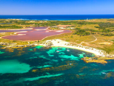 9 nestvarnih pejzaža: Kao da su sa druge planete; nestvarno pink jezero u Australiji